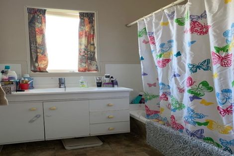 Photo of property in 161 Weraroa Road, Levin, 5510