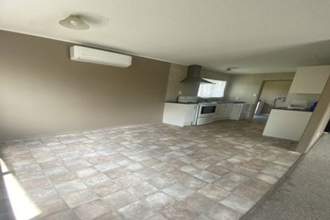 Photo of property in 16 Palmers Road, Clendon Park, Auckland, 2103