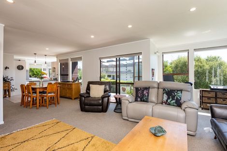 Photo of property in 1 Kinnel Grove, Papakowhai, Porirua, 5024