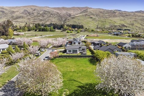 Photo of property in 14 Old Station Avenue, Wanaka, 9305
