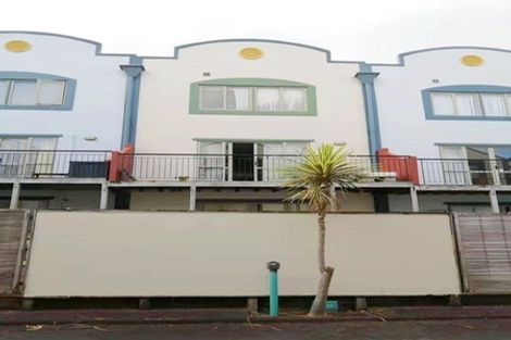 Photo of property in Lakeview Terrace, 28/14 Ambrico Place, New Lynn, Auckland, 0600