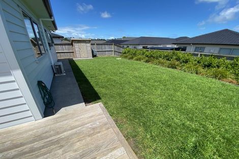 Photo of property in 18 Gilbransen Road, Kumeu, 0810