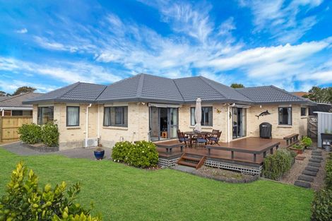 Photo of property in 15 Summerland Drive, Henderson, Auckland, 0612