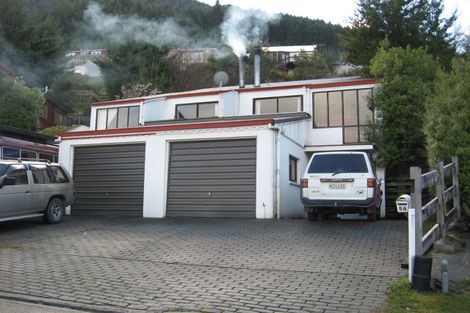 Photo of property in 5b Wye Place, Fernhill, Queenstown, 9300