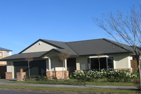 Photo of property in 15 Newbliss Crescent, East Tamaki Heights, Auckland, 2016