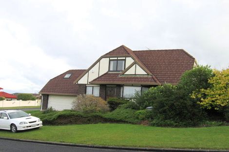 Photo of property in 2 Citation Way, Botany Downs, Auckland, 2010