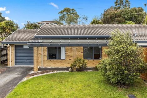 Photo of property in 11 Lanier Place, Glendene, Auckland, 0602