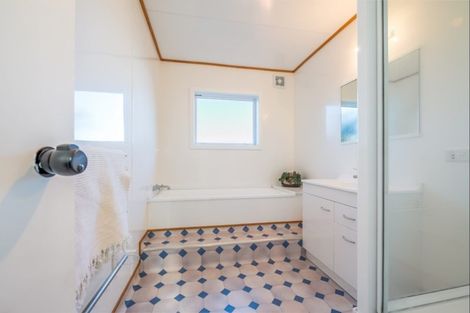 Photo of property in 7 Te Whiti Grove, Korokoro, Lower Hutt, 5012