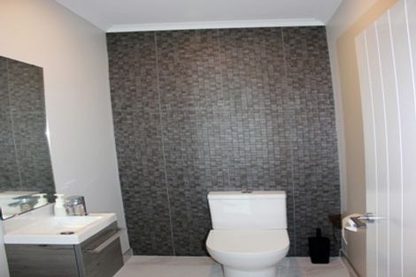 Photo of property in 2 Huarahi Pai Road, Huapai, Kumeu, 0810