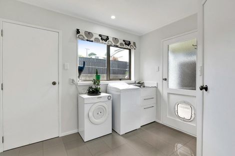 Photo of property in 11 Leatham Avenue, Strandon, New Plymouth, 4312