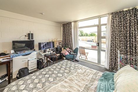 Photo of property in 1 Hurworth Place, College Estate, Whanganui, 4500