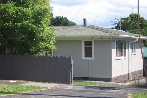 Photo of property in 1/32 Queen Mary Avenue, New Lynn, Auckland, 0600