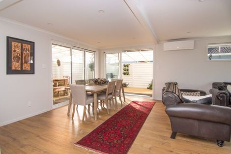 Photo of property in 4 Redwood Grove, Hokowhitu, Palmerston North, 4410