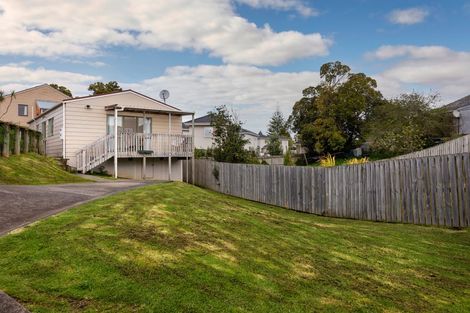 Photo of property in 1/12 Kelkirk Street, Kelston, Auckland, 0602