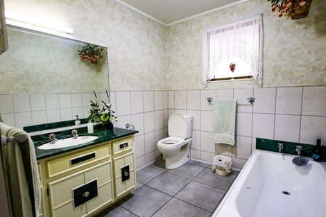 Photo of property in 76 Robertson Road, Ruawai, 0591