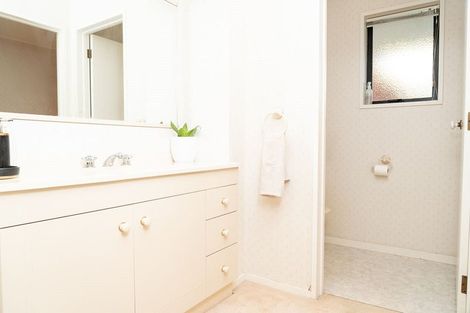 Photo of property in 5 Silhouette Way, Western Heights, Hamilton, 3200