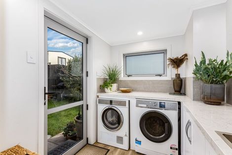 Photo of property in 140 Main Road, Titahi Bay, Porirua, 5022