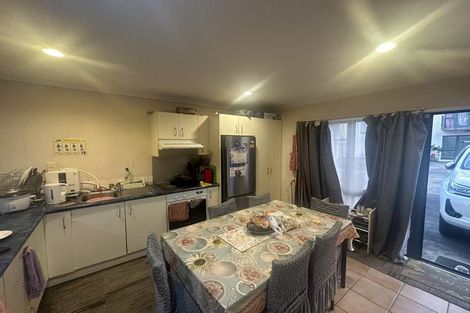 Photo of property in Tuscany Way, 16/3 Ambrico Place, New Lynn, Auckland, 0600