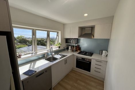 Photo of property in 4/3 Coronation Road, Hillcrest, Auckland, 0627