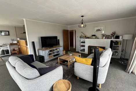 Photo of property in 4 Gates Road, Waikanae Beach, Waikanae, 5036