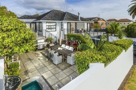 Photo of property in 1/2 Cecil Road, Milford, Auckland, 0620
