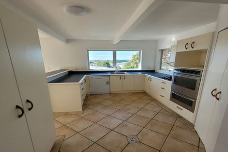 Photo of property in 3 Moera Place, Stanmore Bay, Whangaparaoa, 0932