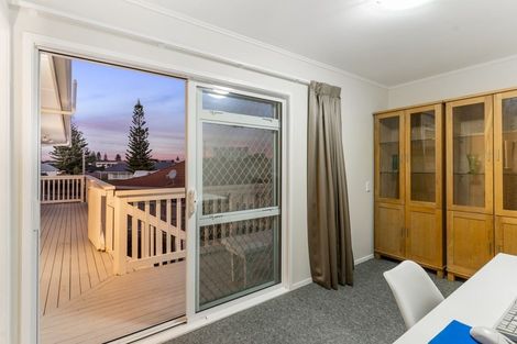 Photo of property in 220 Centreway Road, Orewa, 0931