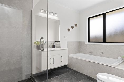 Photo of property in 16 Hehan Close, Cambridge, 3434