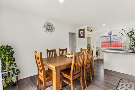 Photo of property in 21 Stellata Court, Randwick Park, Auckland, 2105