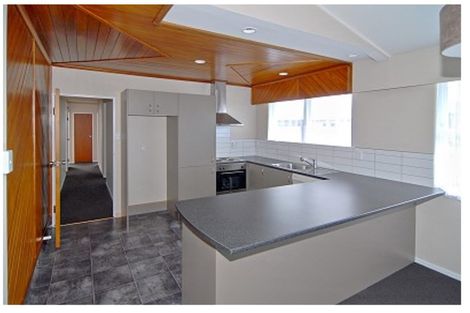 Photo of property in 2/210 Sunnynook Road, Totara Vale, Auckland, 0627