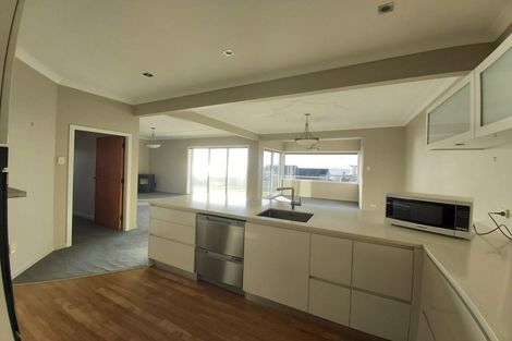 Photo of property in 4 Hamblyn Street, Strandon, New Plymouth, 4312