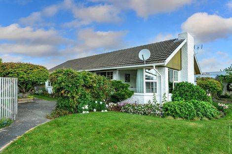 Photo of property in 16 Freebairn Street, Redwood, Christchurch, 8051