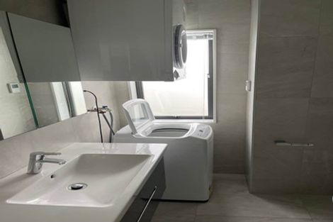 Photo of property in 2 Veneta Close, Flat Bush, Auckland, 2019