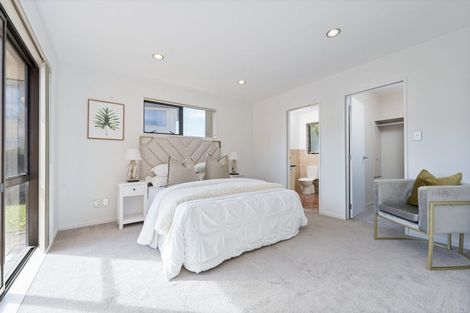 Photo of property in 33 South Kensington Way, Henderson, Auckland, 0612