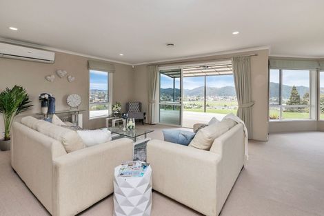 Photo of property in 14 Kensington Heights Rise, Kensington, Whangarei, 0112