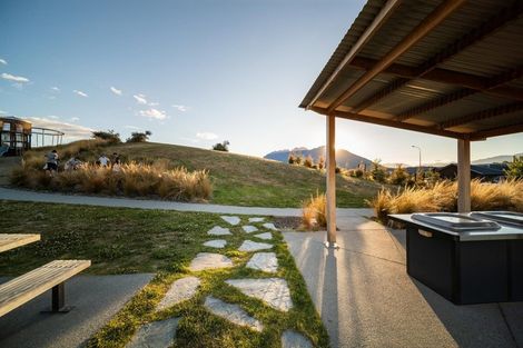 Photo of property in 86 Howden Drive, Jacks Point, 9371