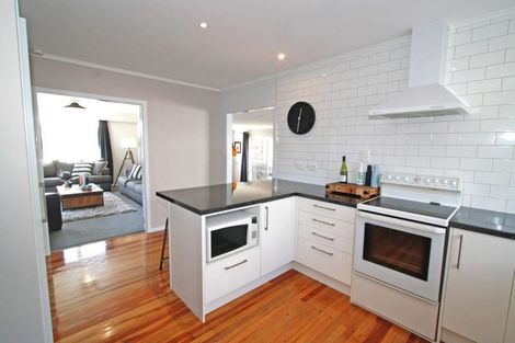 Photo of property in 9 Manu Crescent, Upper Vogeltown, New Plymouth, 4310