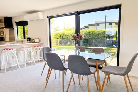 Photo of property in 2 Cleland Close, Wanaka, 9382