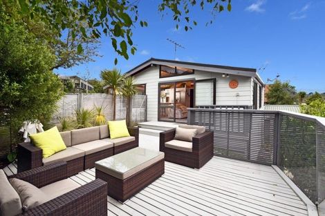 Photo of property in 11a Pendene Place, Forrest Hill, Auckland, 0620