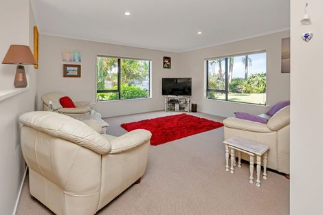 Photo of property in 55 Pyle Road West, One Tree Point, 0118