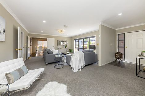 Photo of property in 28 Saralee Drive, Manurewa, Auckland, 2105