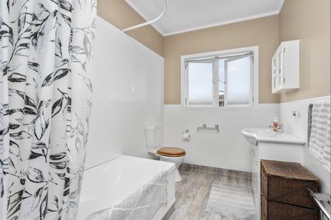 Photo of property in 18 Mountain Road, Mount Wellington, Auckland, 1072