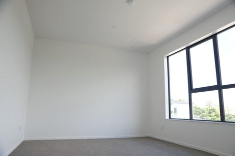 Photo of property in 7/11 Oteha Valley Road, Northcross, Auckland, 0632