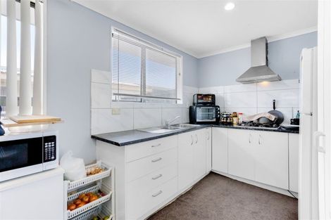 Photo of property in 17 Robert Ross Place, Clendon Park, Auckland, 2103