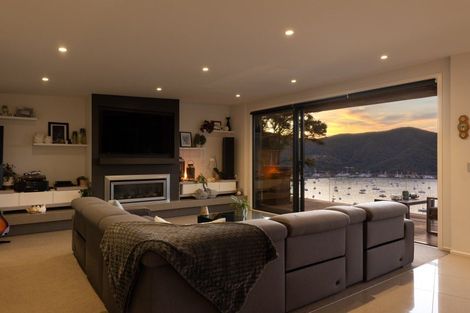 Photo of property in 27 Amelia Crescent, Waikawa, Picton, 7220