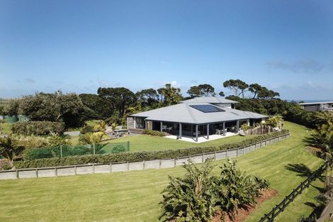 Photo of property in 36 Ripiro Drive, Baylys Beach, Dargaville, 0377
