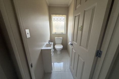 Photo of property in 12 Ballydonegan Rise, East Tamaki, Auckland, 2013