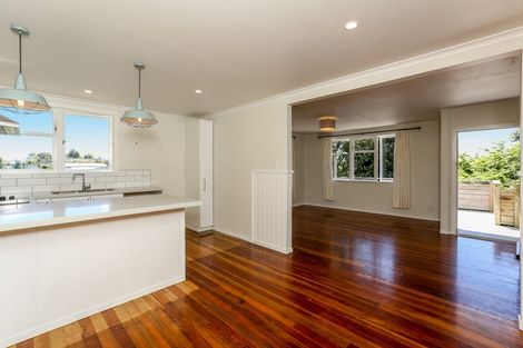 Photo of property in 6a Granby Place, Westown, New Plymouth, 4310