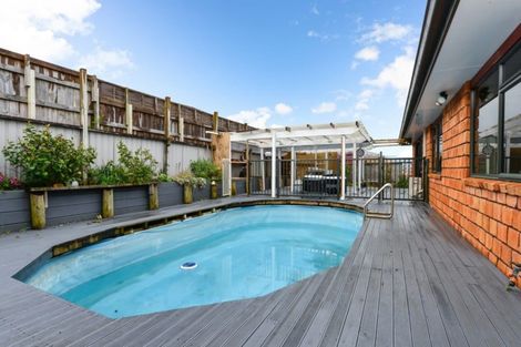 Photo of property in 17 Dorchester Place, Nawton, Hamilton, 3200