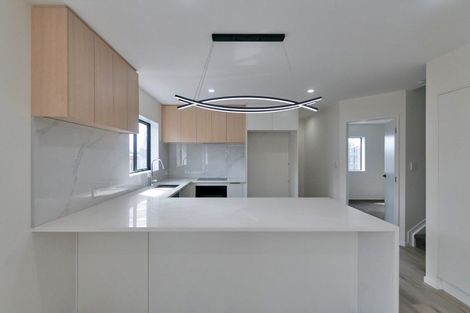 Photo of property in 17e Martin Place, Kelston, Auckland, 0602